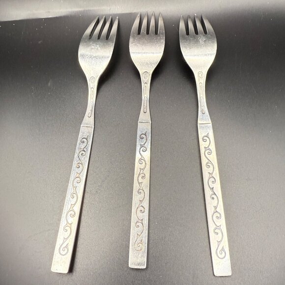 3 Oneida Spanish Court Stainless Steel Dinner Forks Vintage 7 1/4" Flatware - Picture 2 of 4